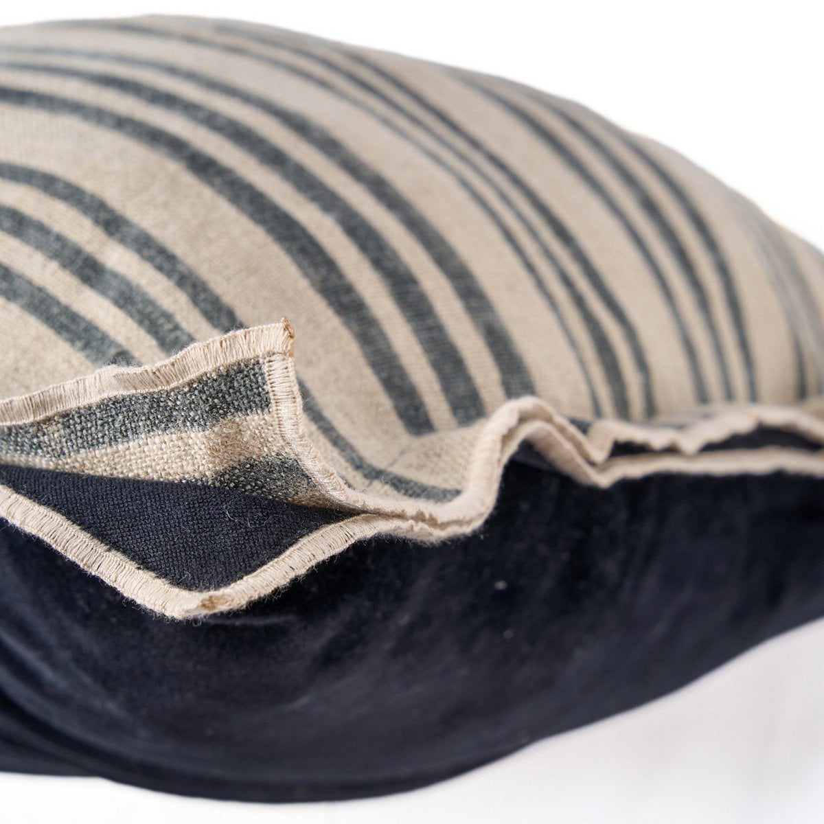 Nordic Stripe Kissenhülle – Natur Schwarz – 50x50