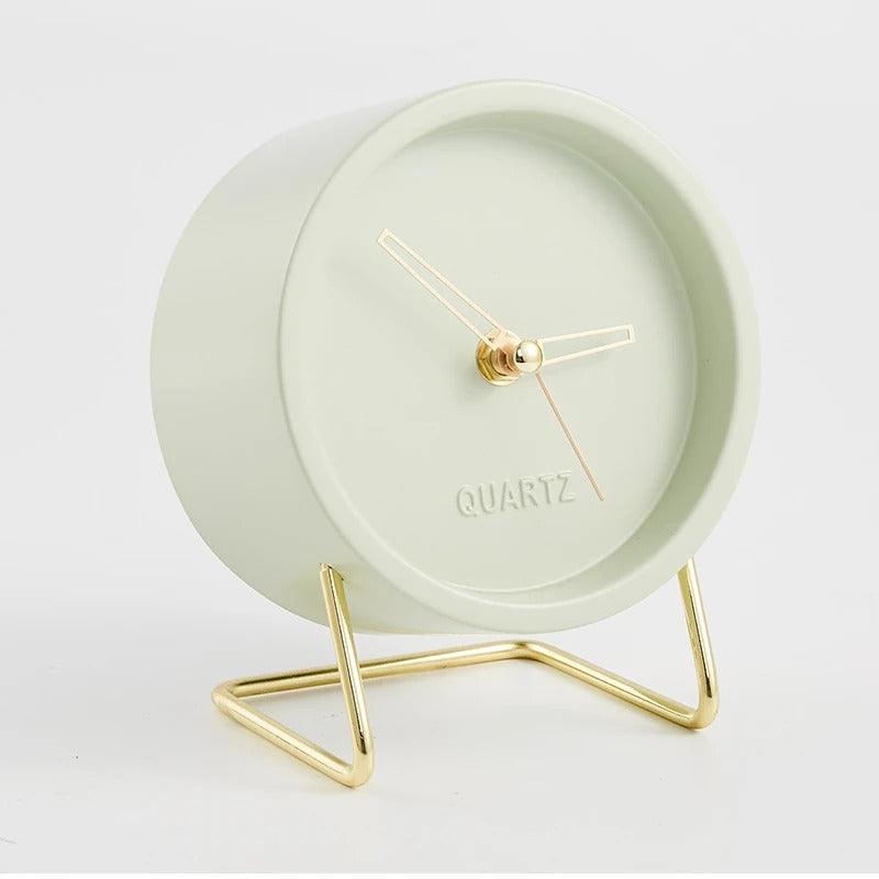 Nordic Table Clock | Quartz & Metal - JUGLANA