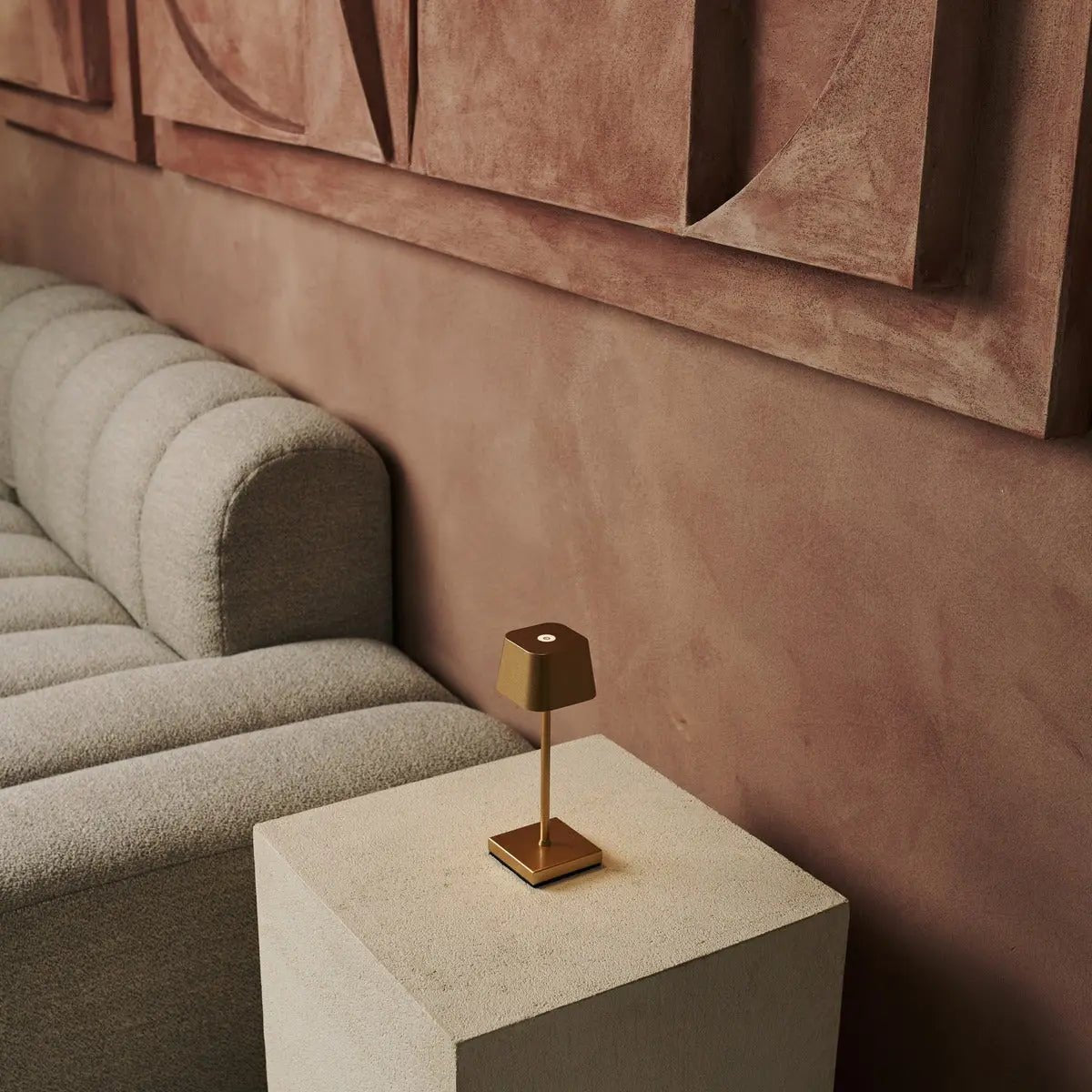 Sarphati Mini Gold Cordless Table Lamp | Rechargeable via Charging Station & 3 Light Modes