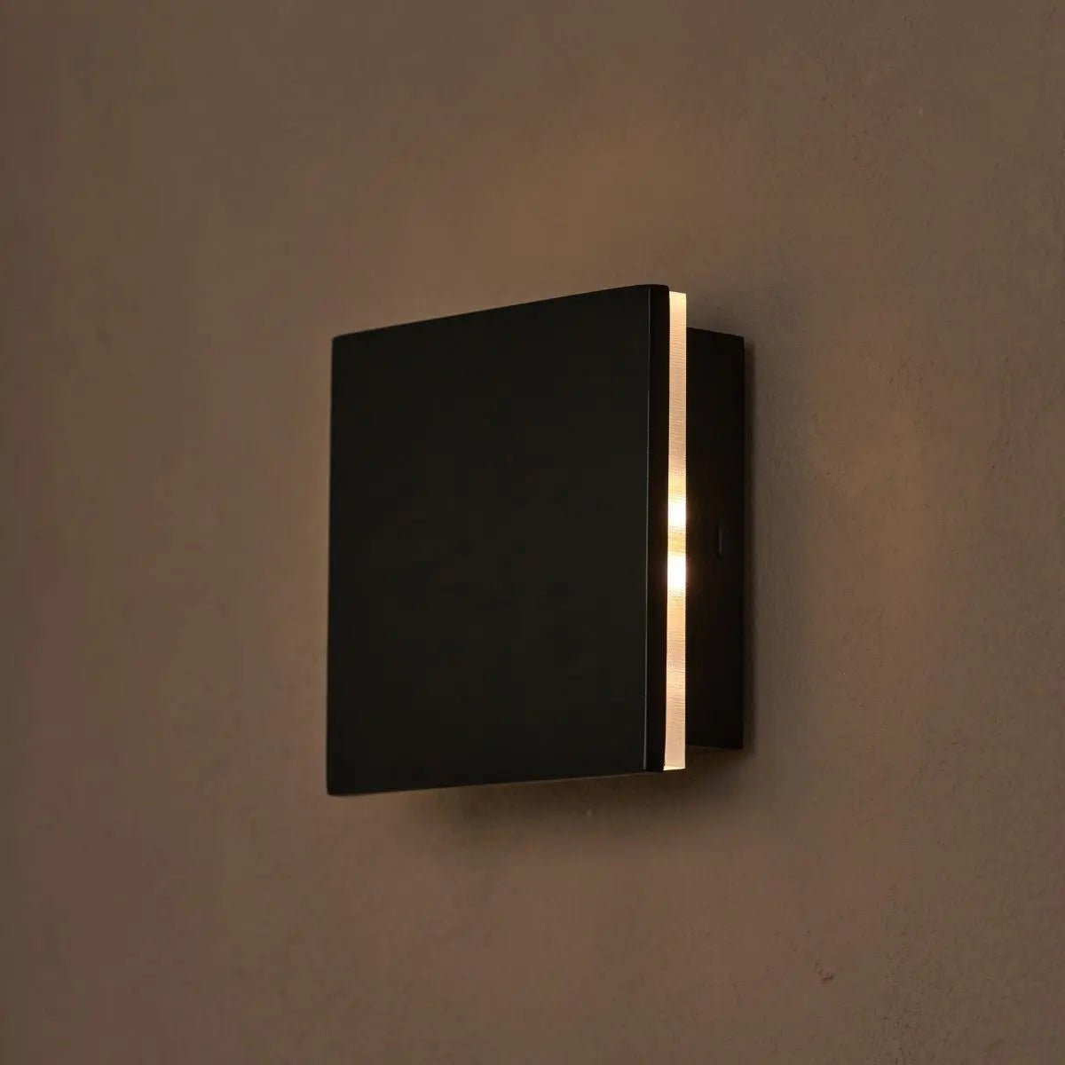 Lane Black Cordless Wall Light – Rechargeable & Dimmable Natural Wood Lamp