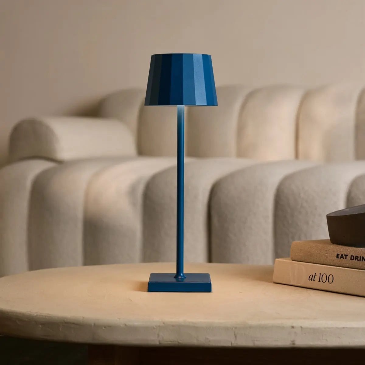William Delftware Blaue wiederaufladbare Tischleuchte | Dimmbar, USB-C-Ladeanschluss, 120 Stunden Laufzeit