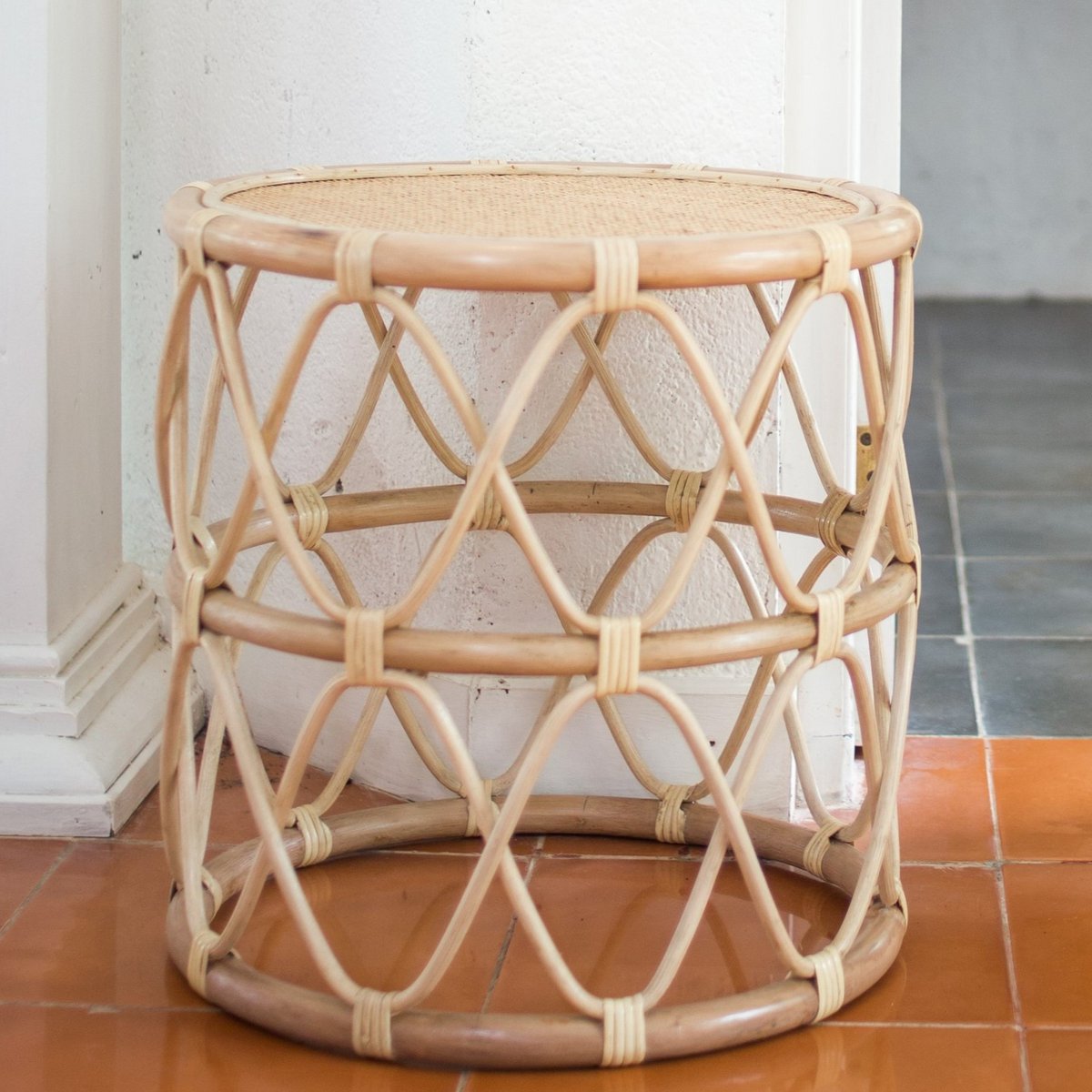 Round Rattan Side Table – Small Boho Coffee Table – Bedside Table Rattan Beige – Handmade Table Made of Natural Rattan (Ø 45 cm) MUARA