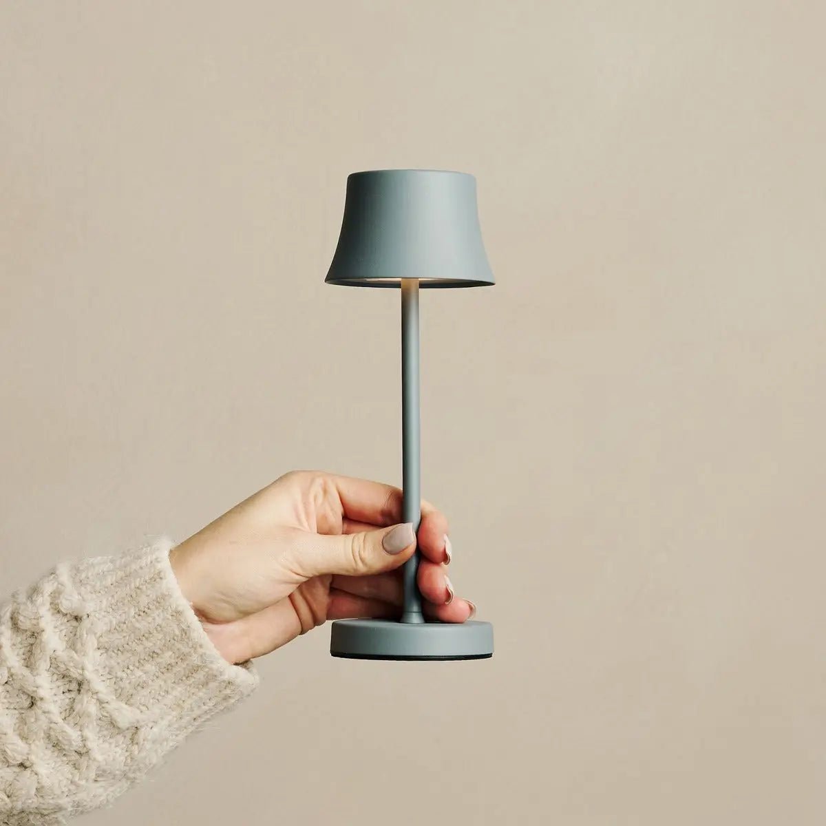 Combi Set Professional | 8 x De Pijp Mini Mouse Grey Rechargeable Table Lamps & 1 x Central Station Charging Station