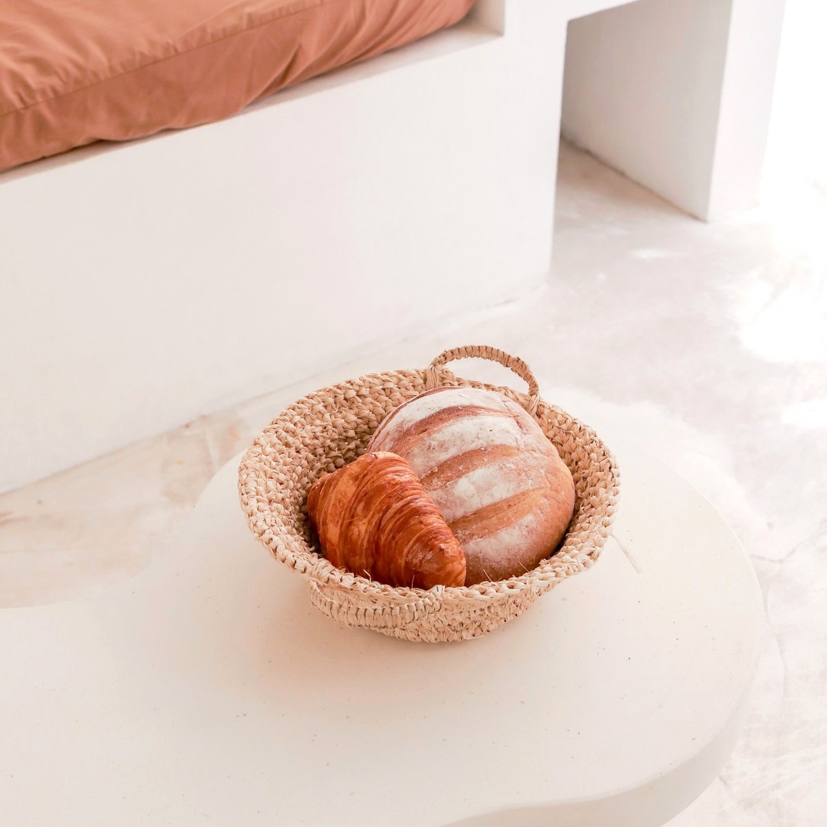 Woven Raffia Fruit Bowl – Handmade Bread Basket, Natural Fibers, 2 Sizes