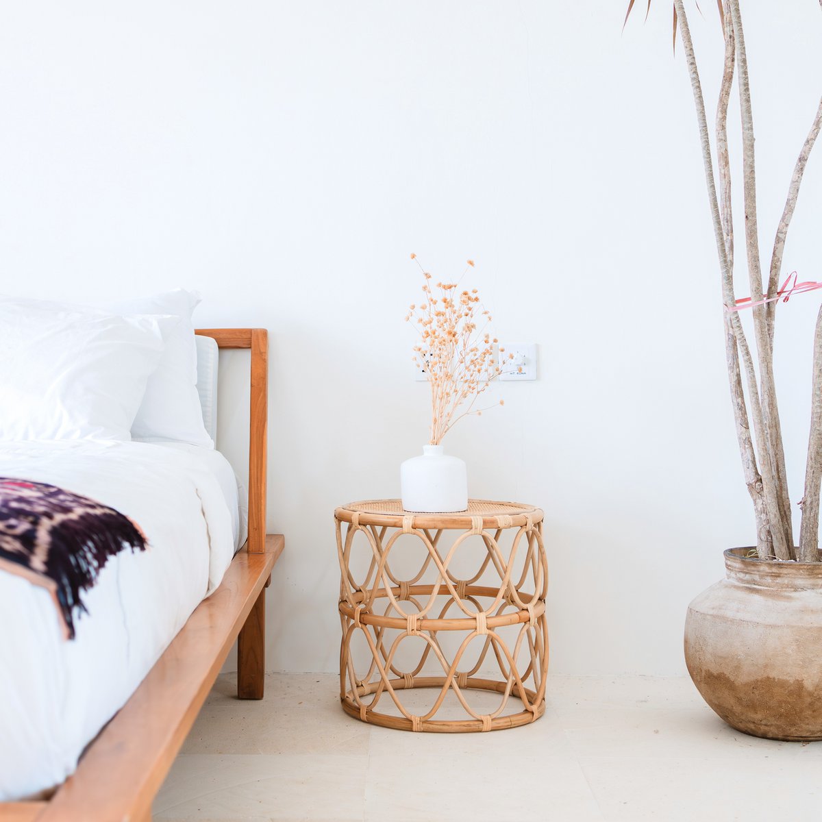 Round Rattan Side Table – Small Boho Coffee Table – Bedside Table Rattan Beige – Handmade Table Made of Natural Rattan (Ø 45 cm) MUARA