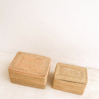 Panier de rangement avec couvercle – Panier d'étagère en rotin beige – Panier décoratif tressé à la main GRAHA (2 tailles)