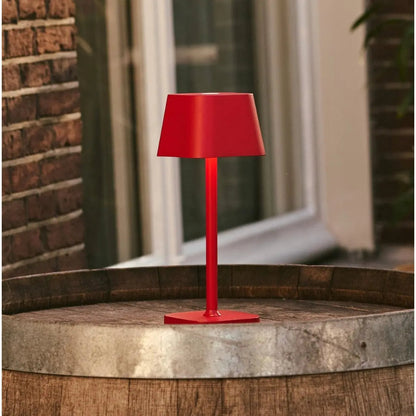 Lámpara de Mesa Recargable Ava Berry Red | Elegante, Inalámbrica y Regulable