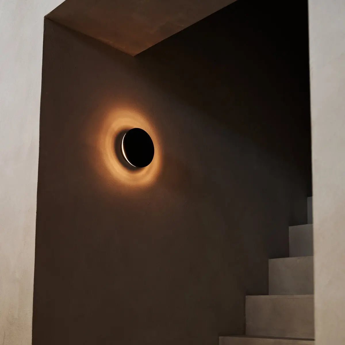 Lou Black Cordless Wall Light | Rechargeable & Dimmable with Touch Control – 2700K Warm Light