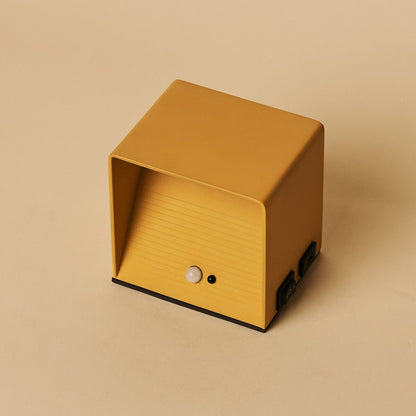 Tess Ocker Gelbe Wiederaufladbare Wandleuchte | Bewegungssensor, 20 Lichtmodi & Fernbedienung
