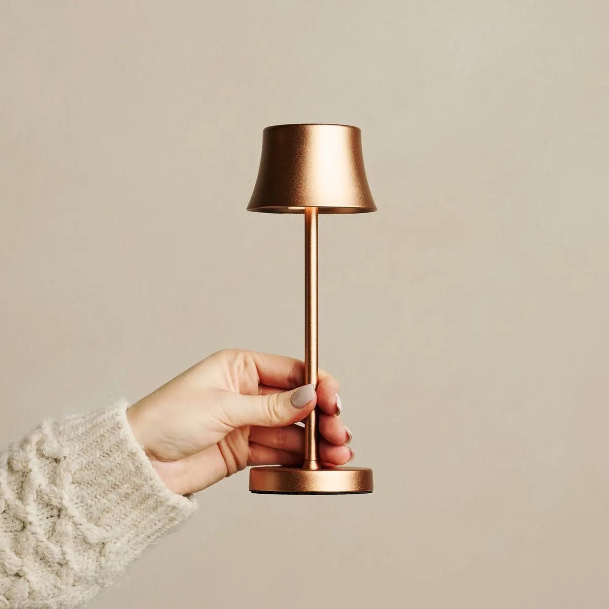 Combi Set Professional | 8 x De Pijp Mini Copper Rechargeable Table Lamps & 1 x Central Station Charging Station