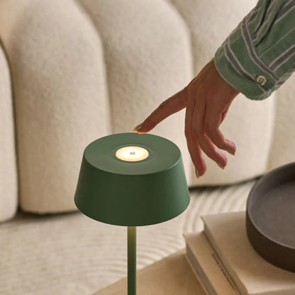 Lampe de table rechargeable Hugo vert sauge | Élégante, Dimmable & Sans fil