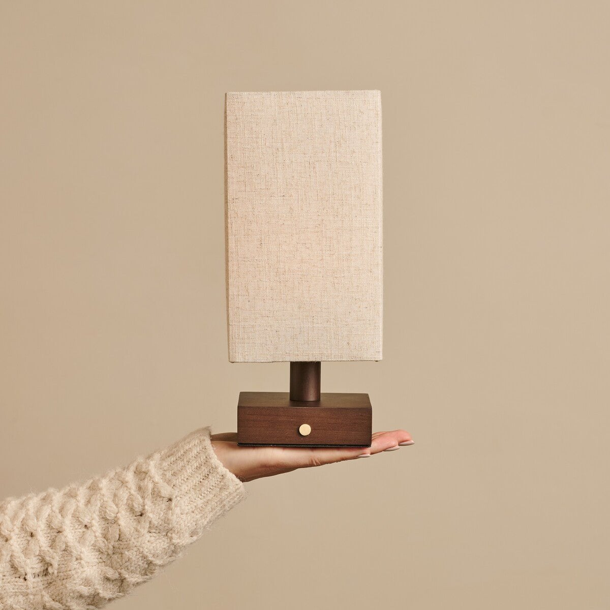 Bob Lumière de Table en Bois sans Câble Marron Foncé | Réglable, Rechargeable & Jusqu'à 100 Heures d'Autonomie