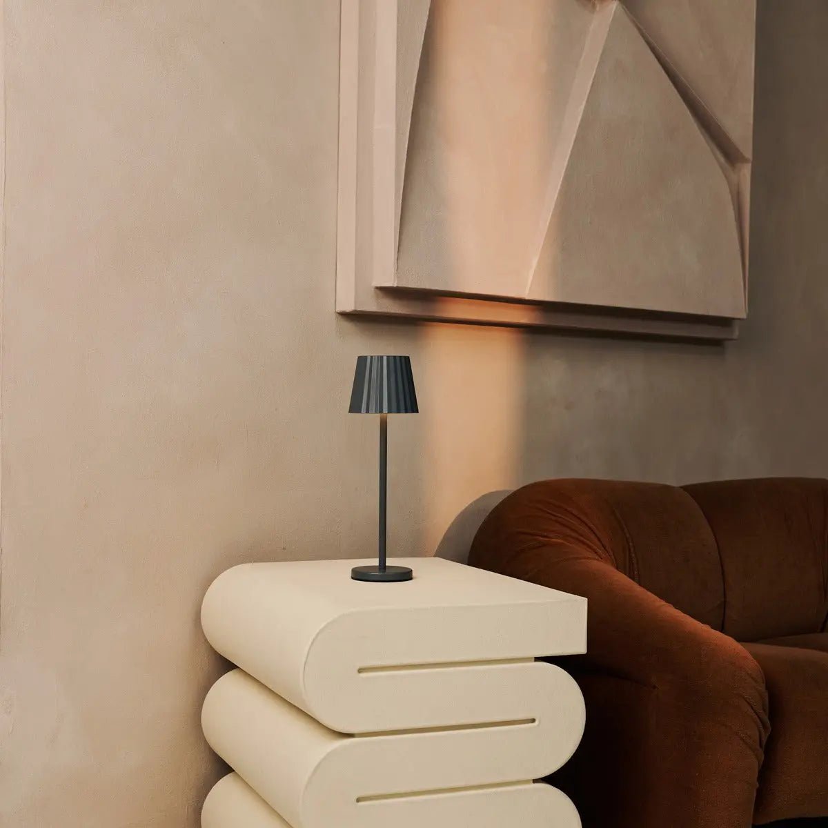 Combi Set Professional | 4 x Maya Stone Grey Rechargeable Table Lamps & 1 x AmstelCharging Station