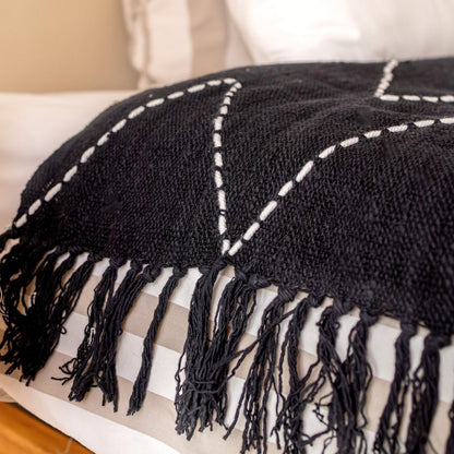 Black Throw Handwoven – Boho Bedspread – Fringes and Zigzag Pattern Plaid – Cosy Sofa Blanket – Cotton Throw 140x200 cm LINGGAH