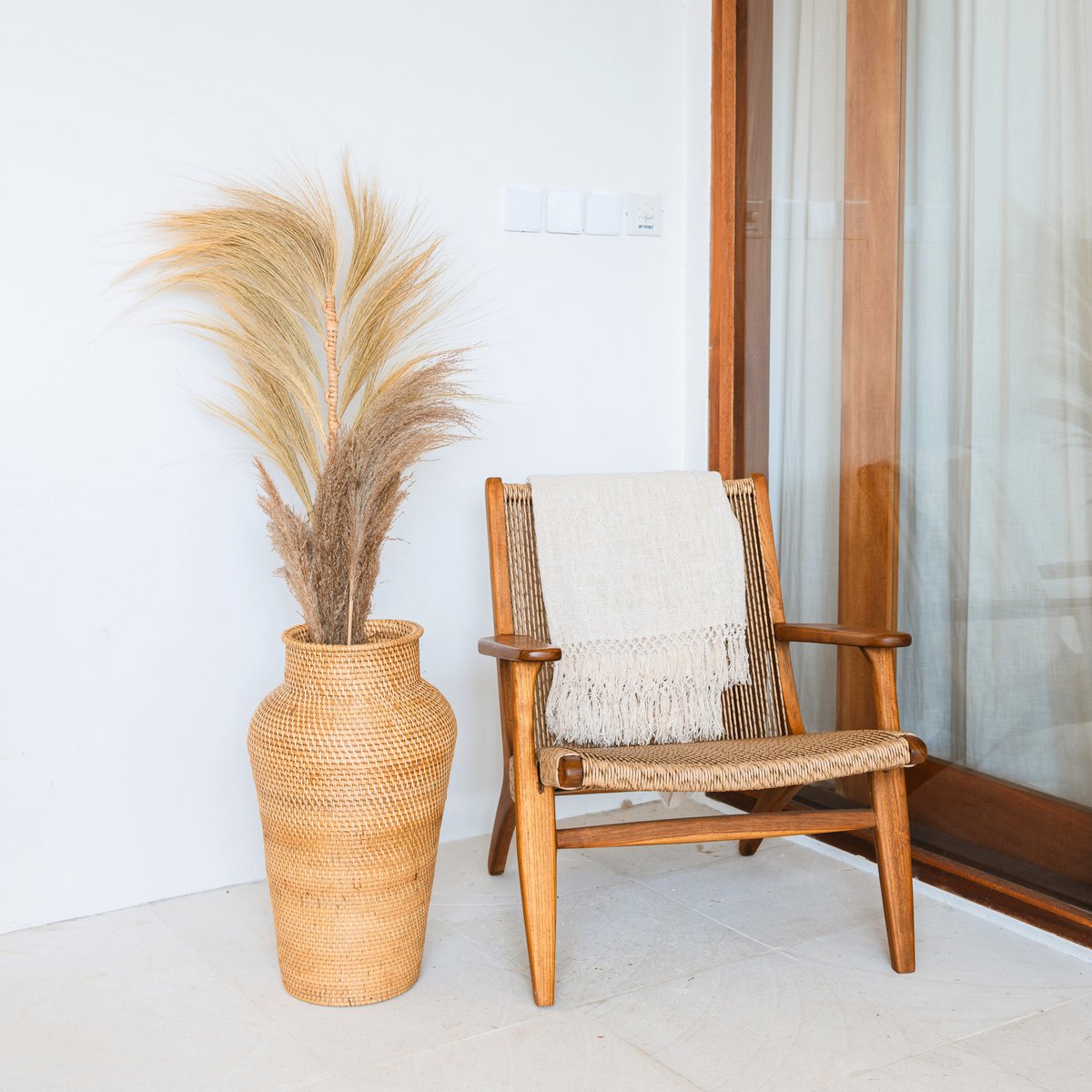 Vase Rond en Rattan Tressé – Grand Vase Décoratif Boho – Vase Haut & Étroit – Vase de Sol Fait Main à partir de Fibres Naturelles (Ø 30 cm) KIDUNG
