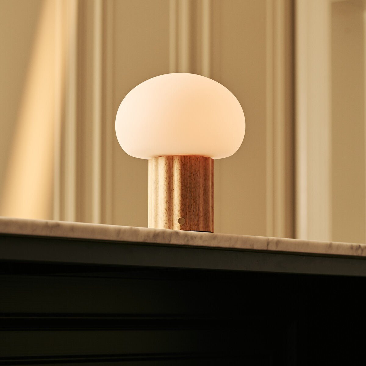 Lámpara de mesa recargable Jord Light Brown | Inalámbrica, única y hasta 100 horas de luz