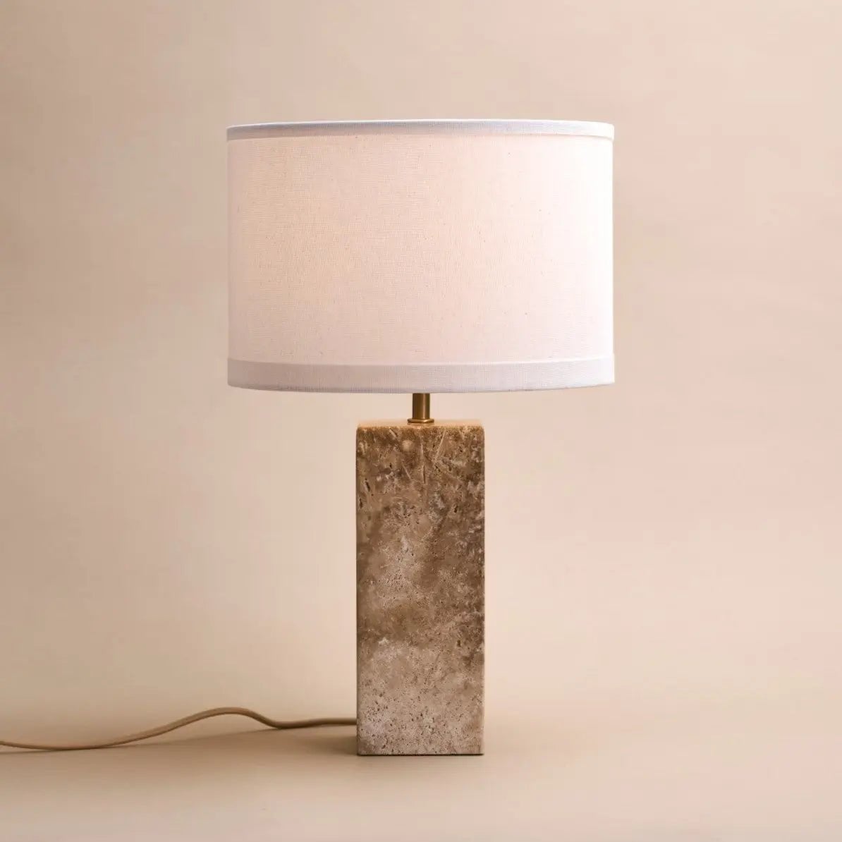 Rosie Travertinlampe | Baumwollschirm & Elegantes Design