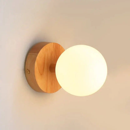Richella Wandleuchte aus hellbraunem Holz und Glas | Wiederaufladbar & Kabellos