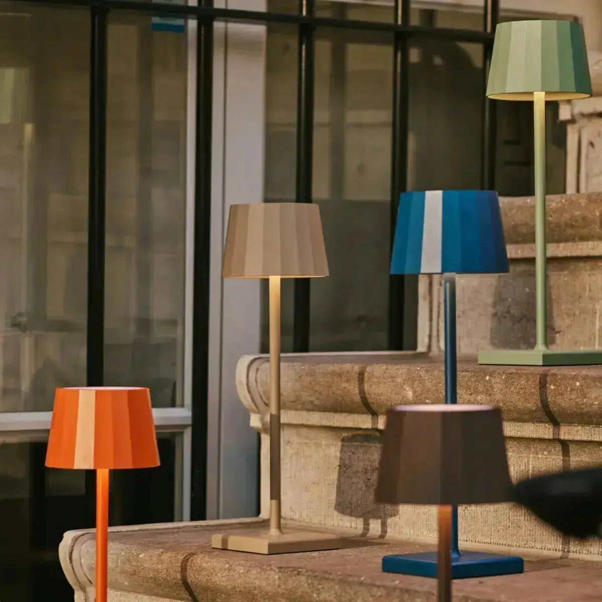Wouter Delftware Blue Rechargeable Table Lamp | Wireless Charging & 120-Hour Battery Life
