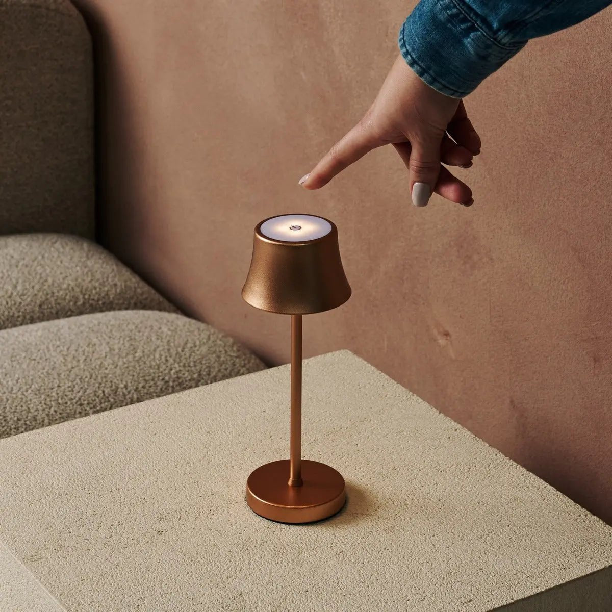 Combi Set Professional | 8 x De Pijp Mini Copper Rechargeable Table Lamps & 1 x Central Station Charging Station