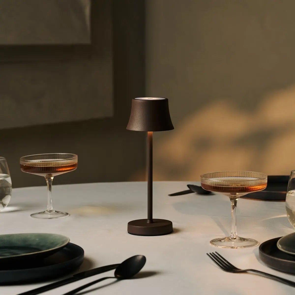 Combi Set Professional | 8 x De Pijp Mini Mocha Brown Rechargeable Table Lamps & 1 x Central Station Charging Station