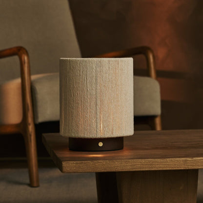 Lámpara recargable de madera marrón oscuro Ivo | Moderna, versátil y 3 modos de luz