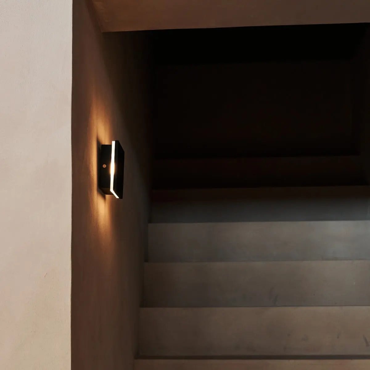 Cordless Wall Light Dimmable – Black Rechargeable Design