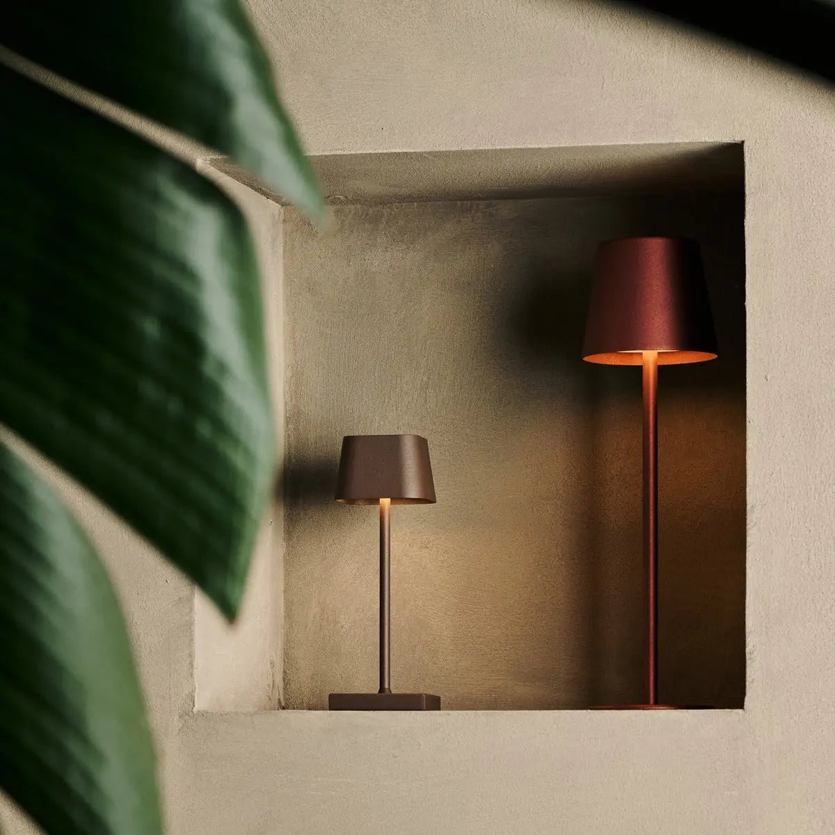 Sarphati Mini Mocha Brown Cordless Table Lamp | Rechargeable via Charging Station & 3 Light Modes