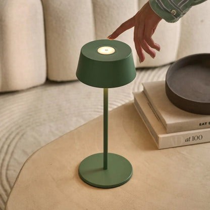 Lampe de table rechargeable Hugo vert sauge | Élégante, Dimmable & Sans fil