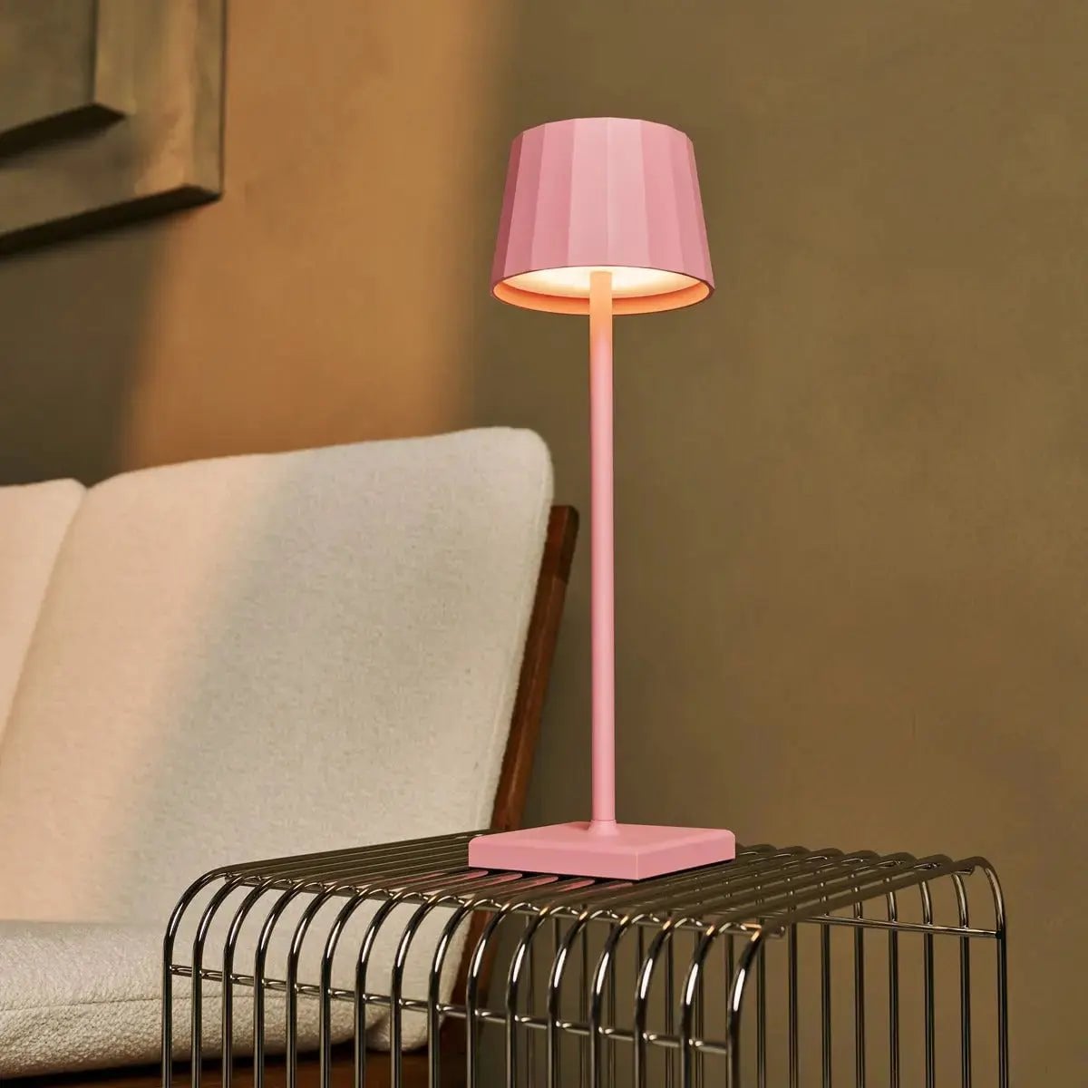 Combi Set Professional | 4 x Wouter Flamingo Pink Rechargeable Table Lamps & 1 x Amstel Charging Station