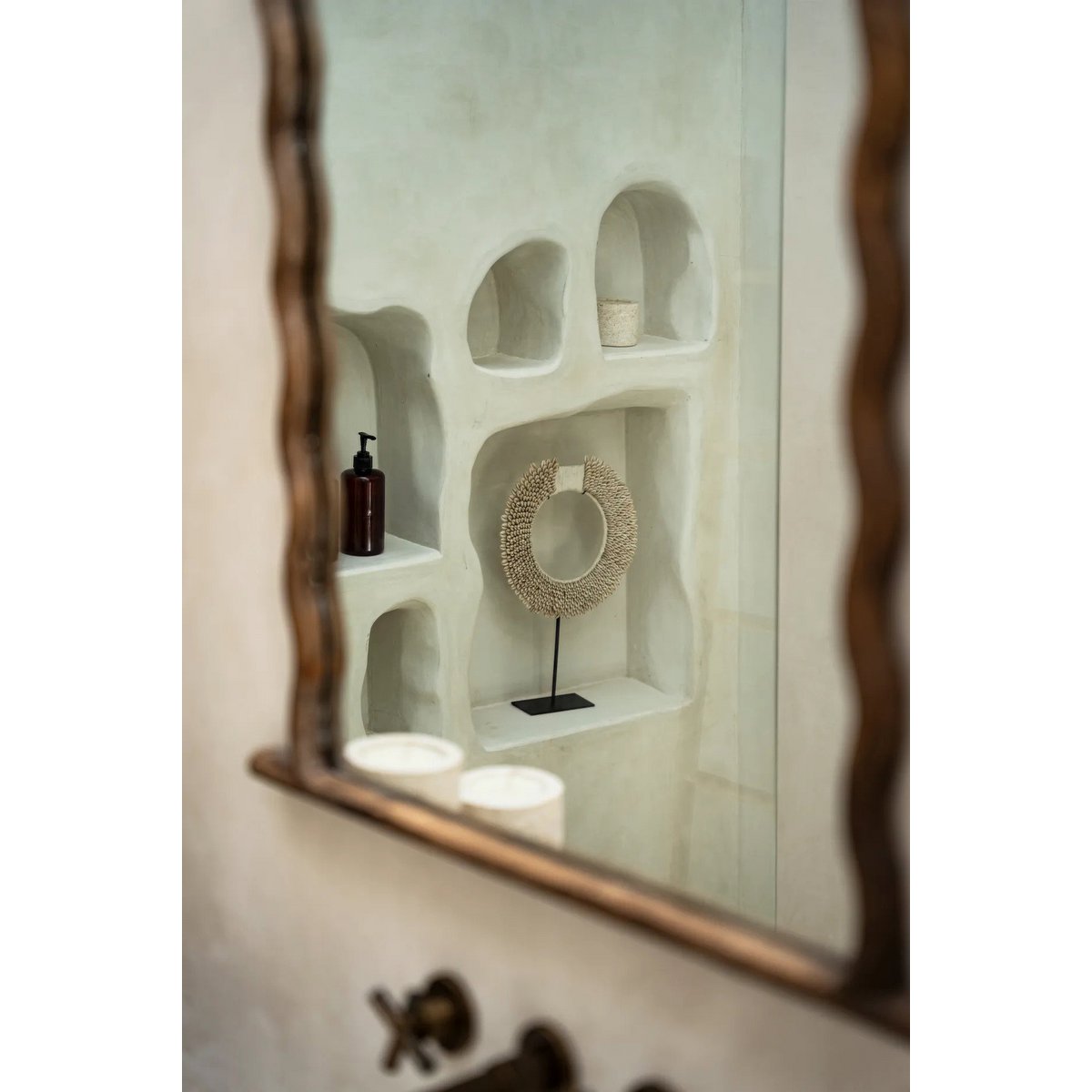 Shell Disc on Stand - White - M