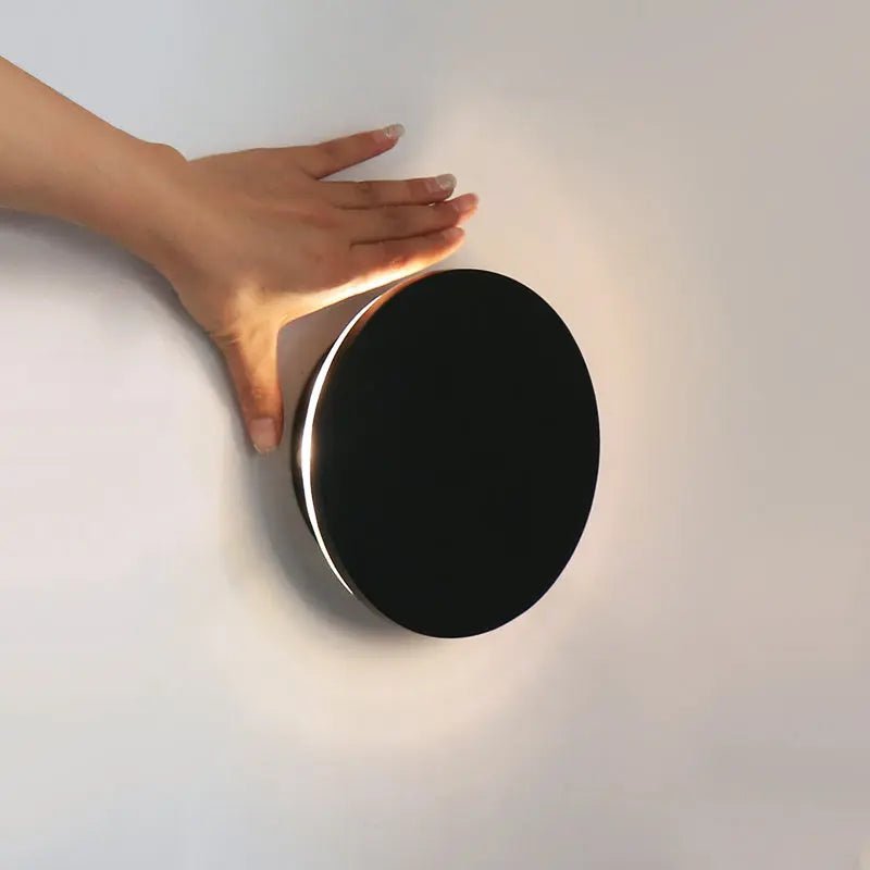 Lou Black Cordless Wall Light | Rechargeable & Dimmable with Touch Control – 2700K Warm Light