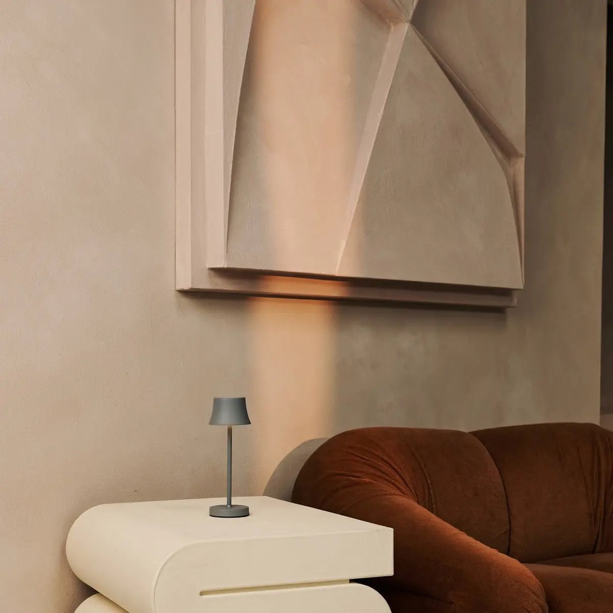 De Pijp Mini Mouse Grey Rechargeable Table Lamp | Wireless Charging & Dimmable