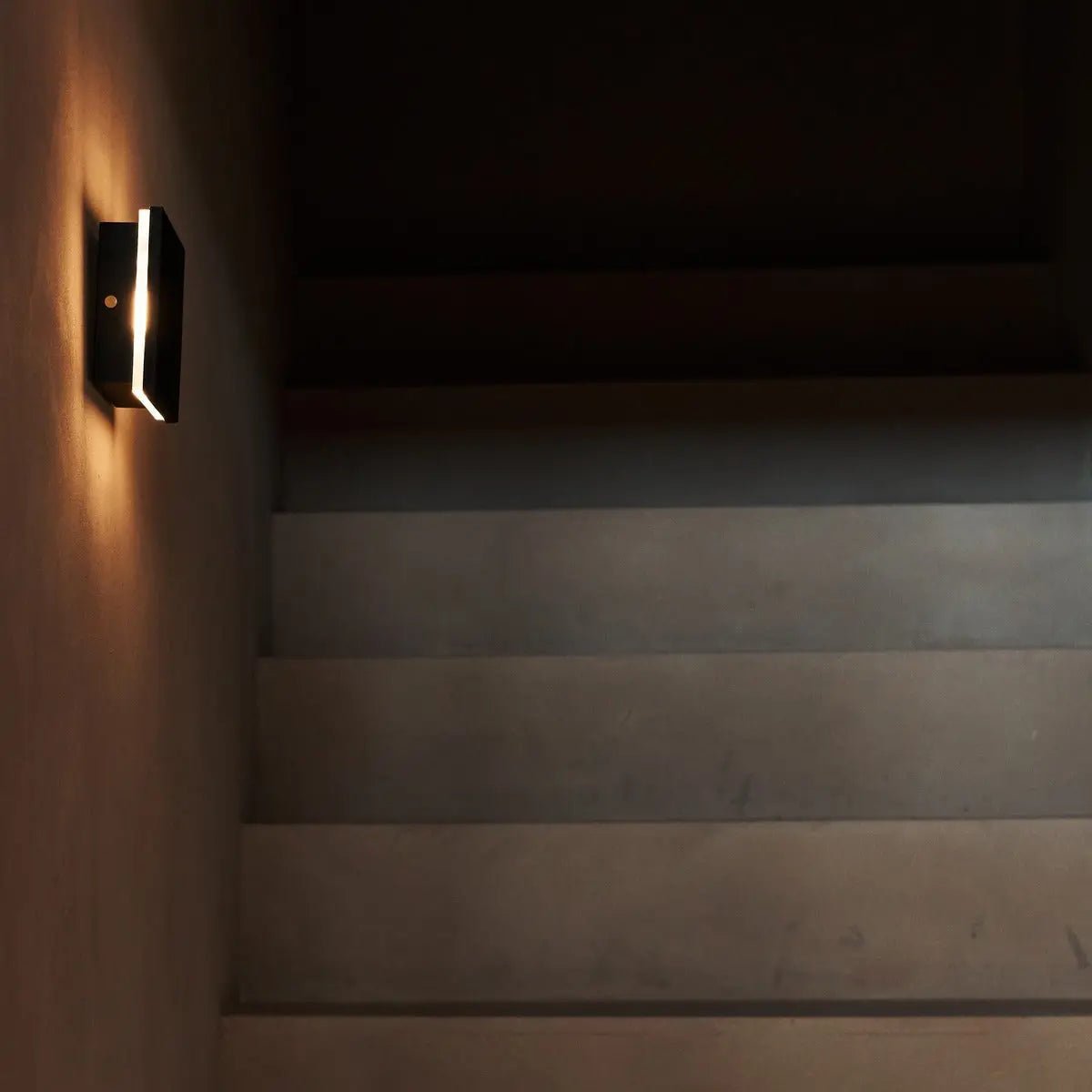 Cordless Wall Light Dimmable – Black Rechargeable Design