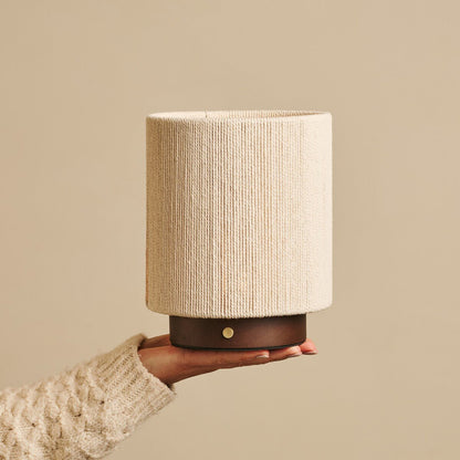 Lámpara recargable de madera marrón oscuro Ivo | Moderna, versátil y 3 modos de luz