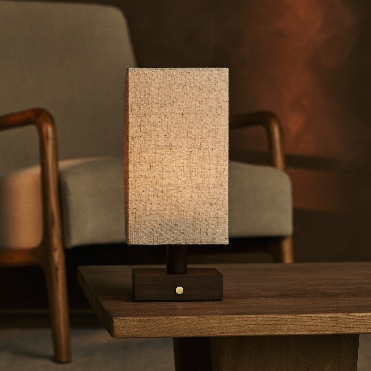 Bob Lumière de Table en Bois sans Câble Marron Foncé | Réglable, Rechargeable & Jusqu'à 100 Heures d'Autonomie