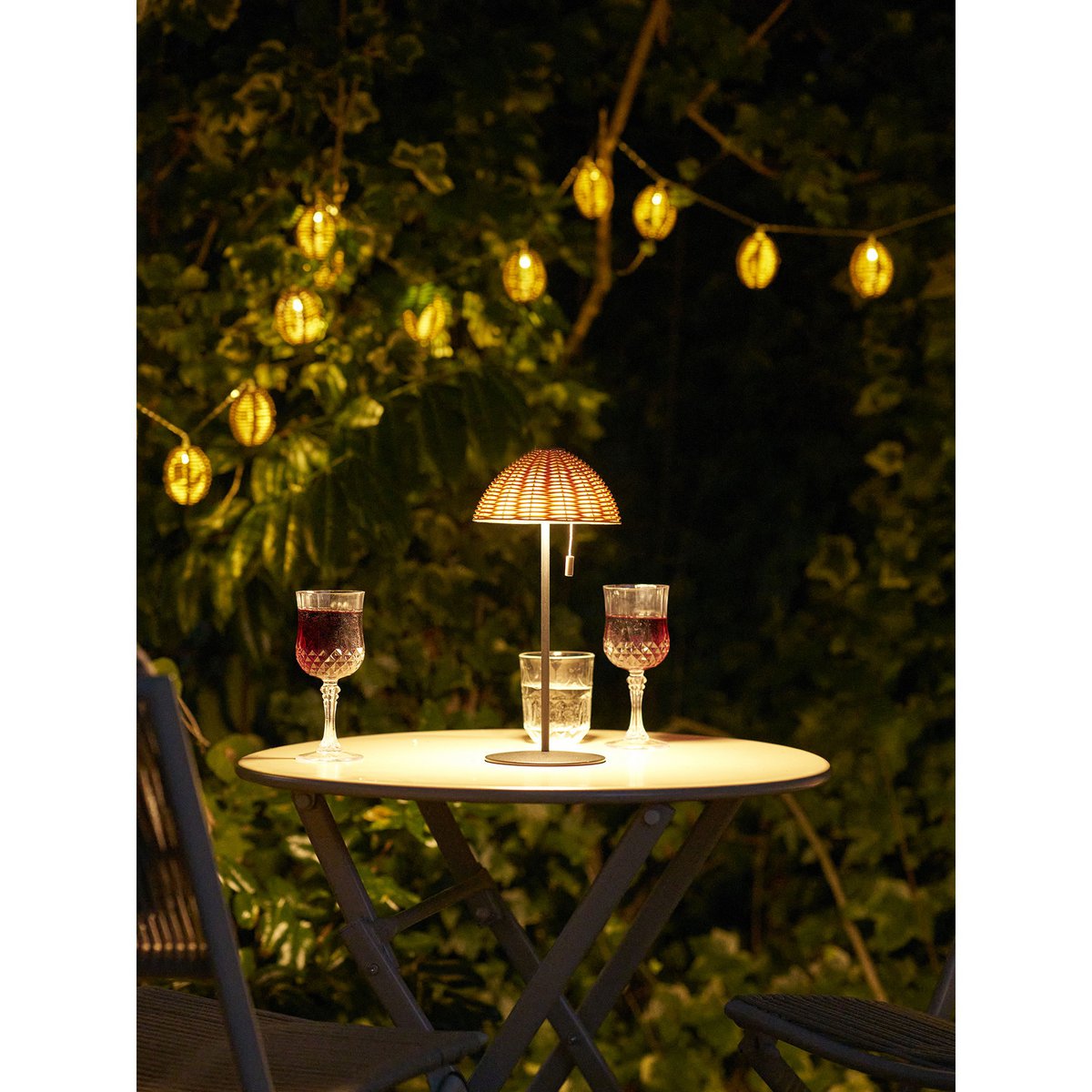 Guirlande à ampoules LED Carlisle, polyrattan/métal, nature/noir
