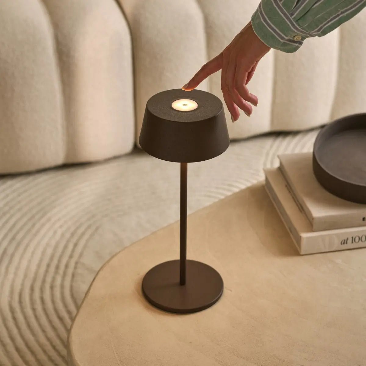 Lampe de table rechargeable Hugo marron moka | Élégante, à intensité variable et sans fil