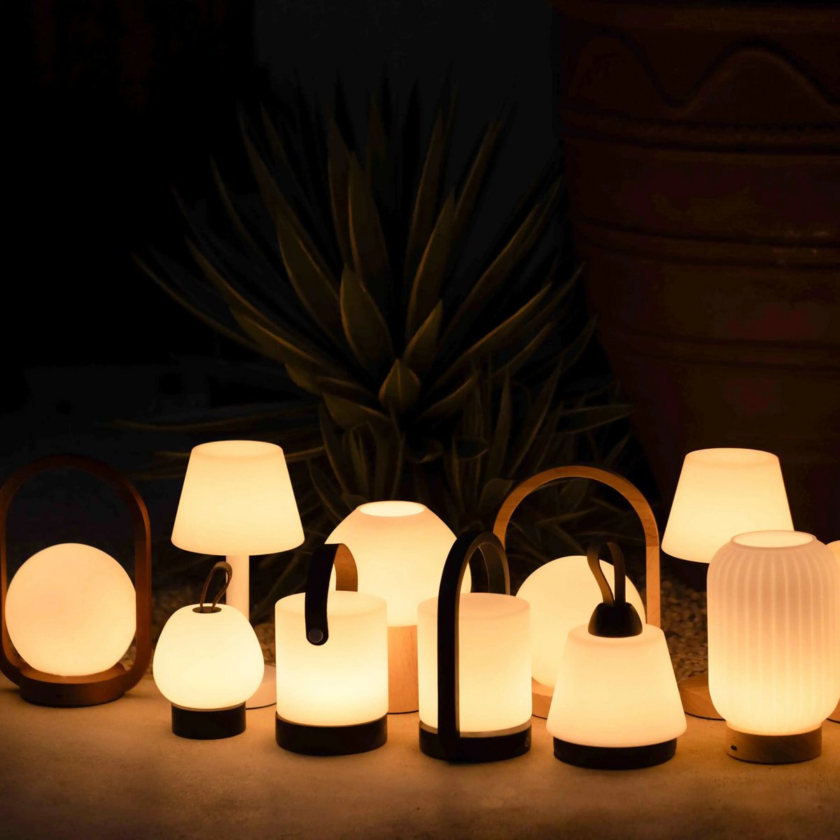 Lámpara recargable única Lyla marrón claro | Pantalla de vidrio, regulable y 3 modos de luz