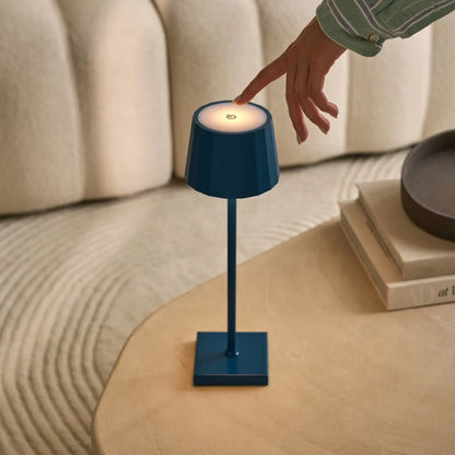 William Delftware Blaue wiederaufladbare Tischleuchte | Dimmbar, USB-C-Ladeanschluss, 120 Stunden Laufzeit