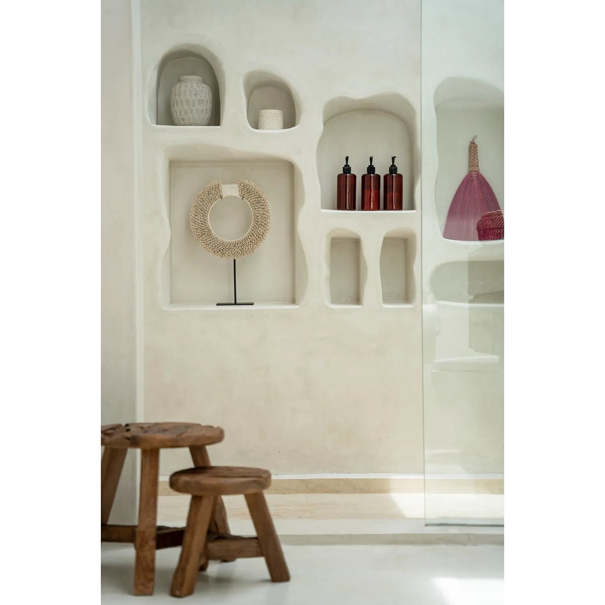Shell Disc on Stand - White - M