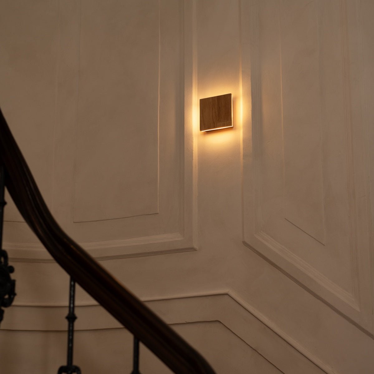Cordless Wall Light - Light Brown Rubberwood, Rechargeable Dimmable