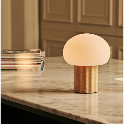 Lámpara de mesa recargable Jord Light Brown | Inalámbrica, única y hasta 100 horas de luz