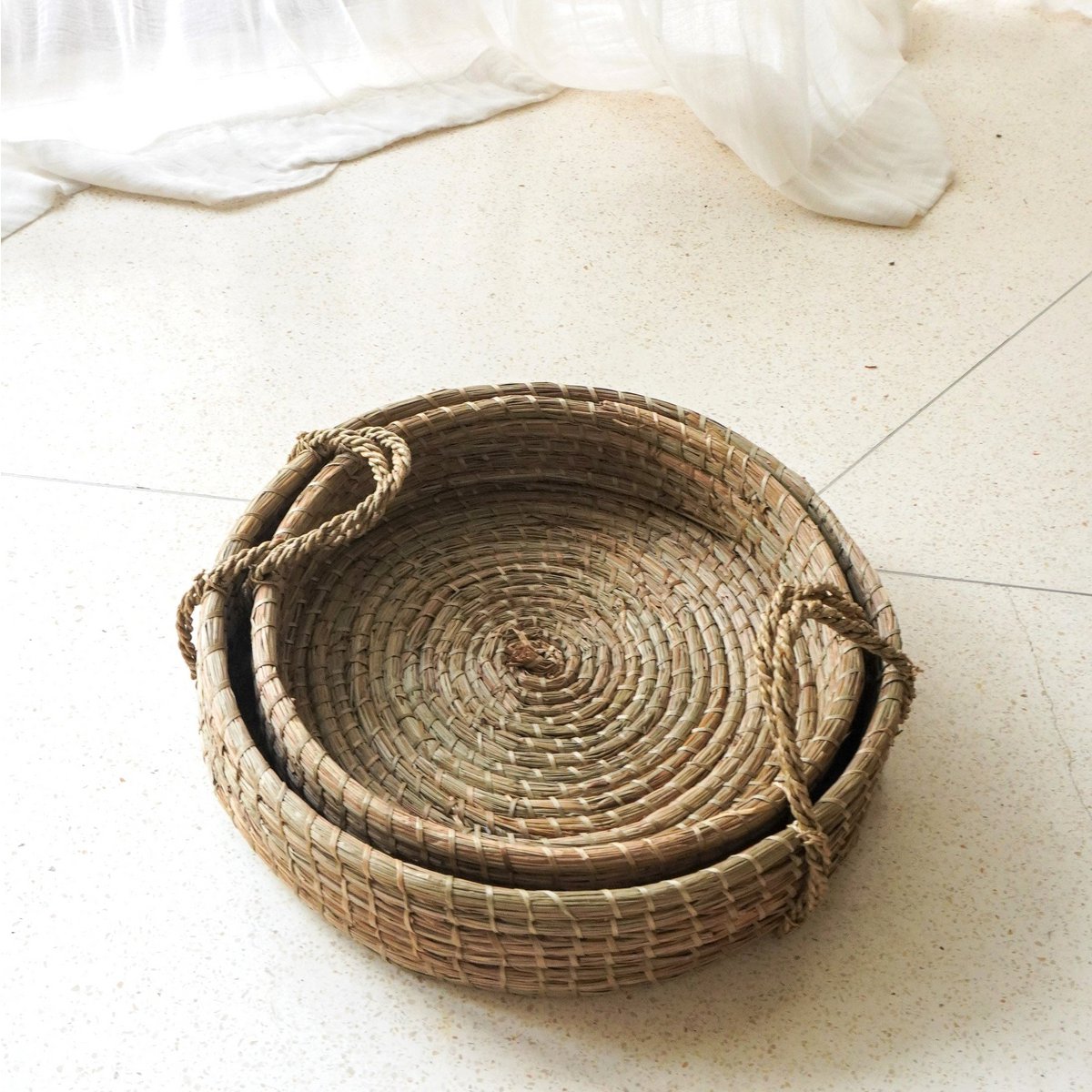 Handwoven Seagrass Round Serving Tray – Decorative Natural Home Decor