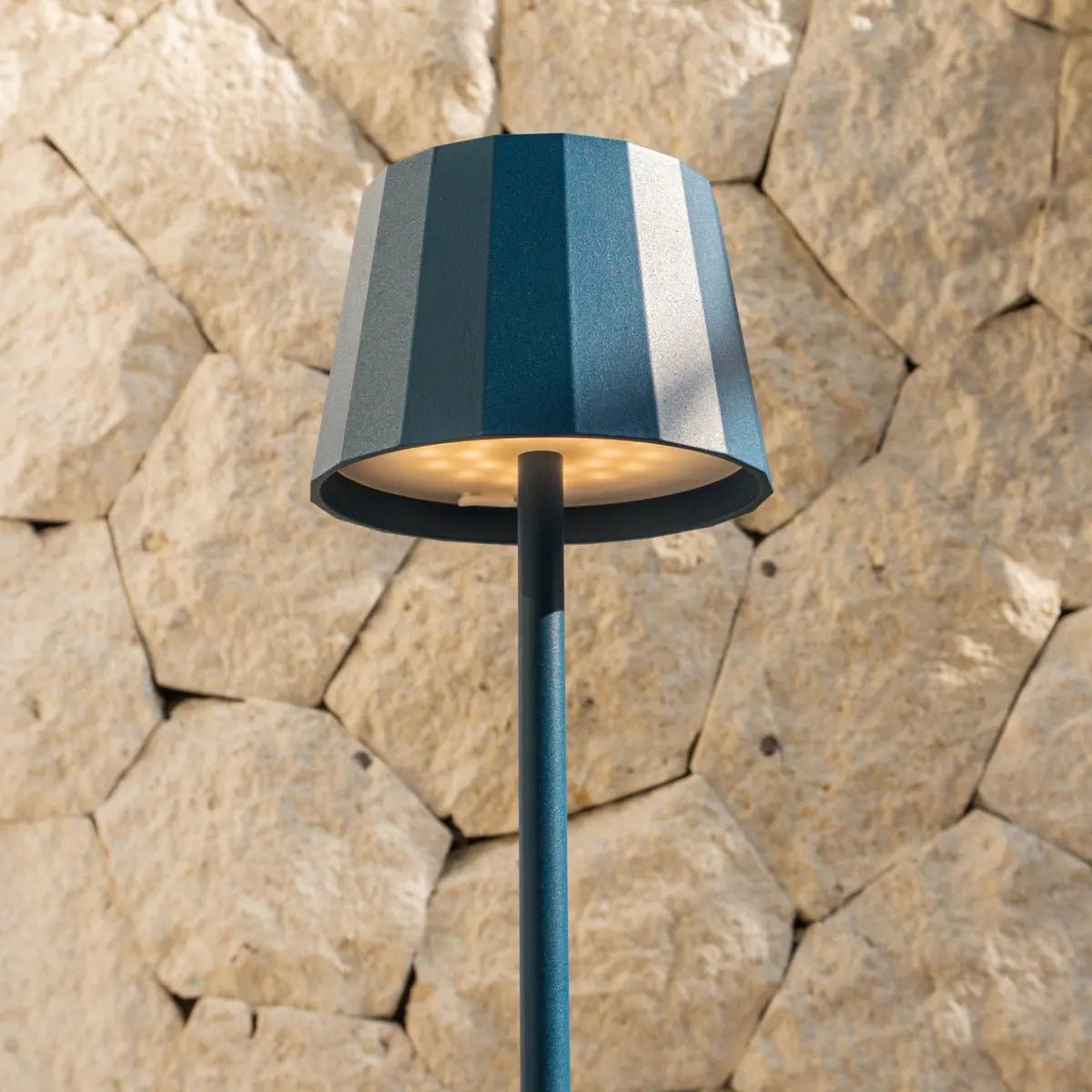 Wouter Delftware Blue Rechargeable Table Lamp | Wireless Charging & 120-Hour Battery Life