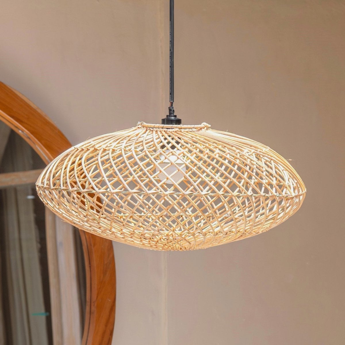 Lámpara de ratán – Lámpara colgante bohemia – Lámpara de techo natural – Lámpara de disco – Lámpara de techo plana tejida a mano (Ø 40 cm) ARANA