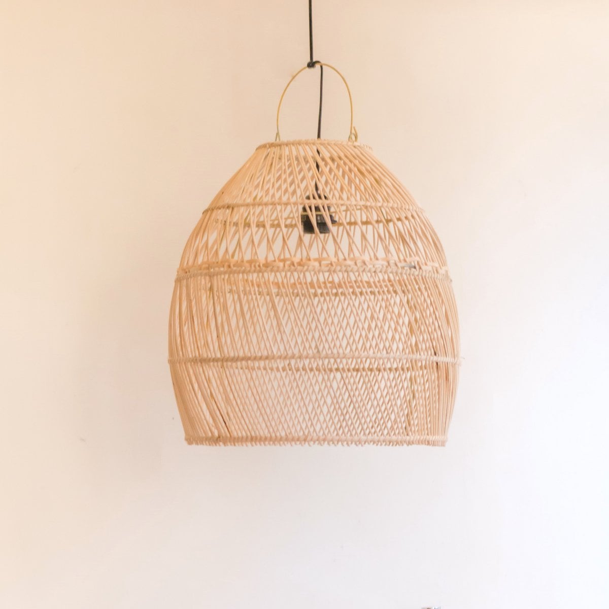 Lampe en raphia | Abattant SEMINYAK