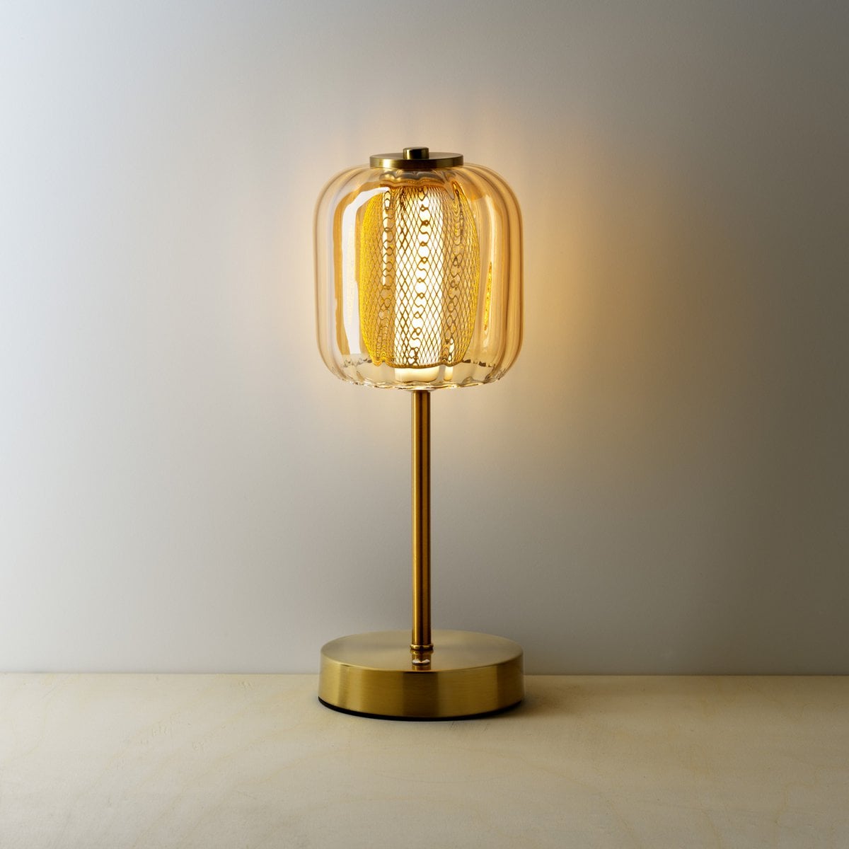 Brass LED Table Lamp – Rechargeable Accent Light with Dimmer
Retro Brass Accent Lamp – Rechargeable LED Table Light with Dimmer
Rechargeable LED Table Lamp – Portable Brass Light with Dimmer