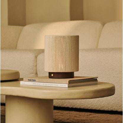 Lámpara recargable de madera marrón oscuro Ivo | Moderna, versátil y 3 modos de luz