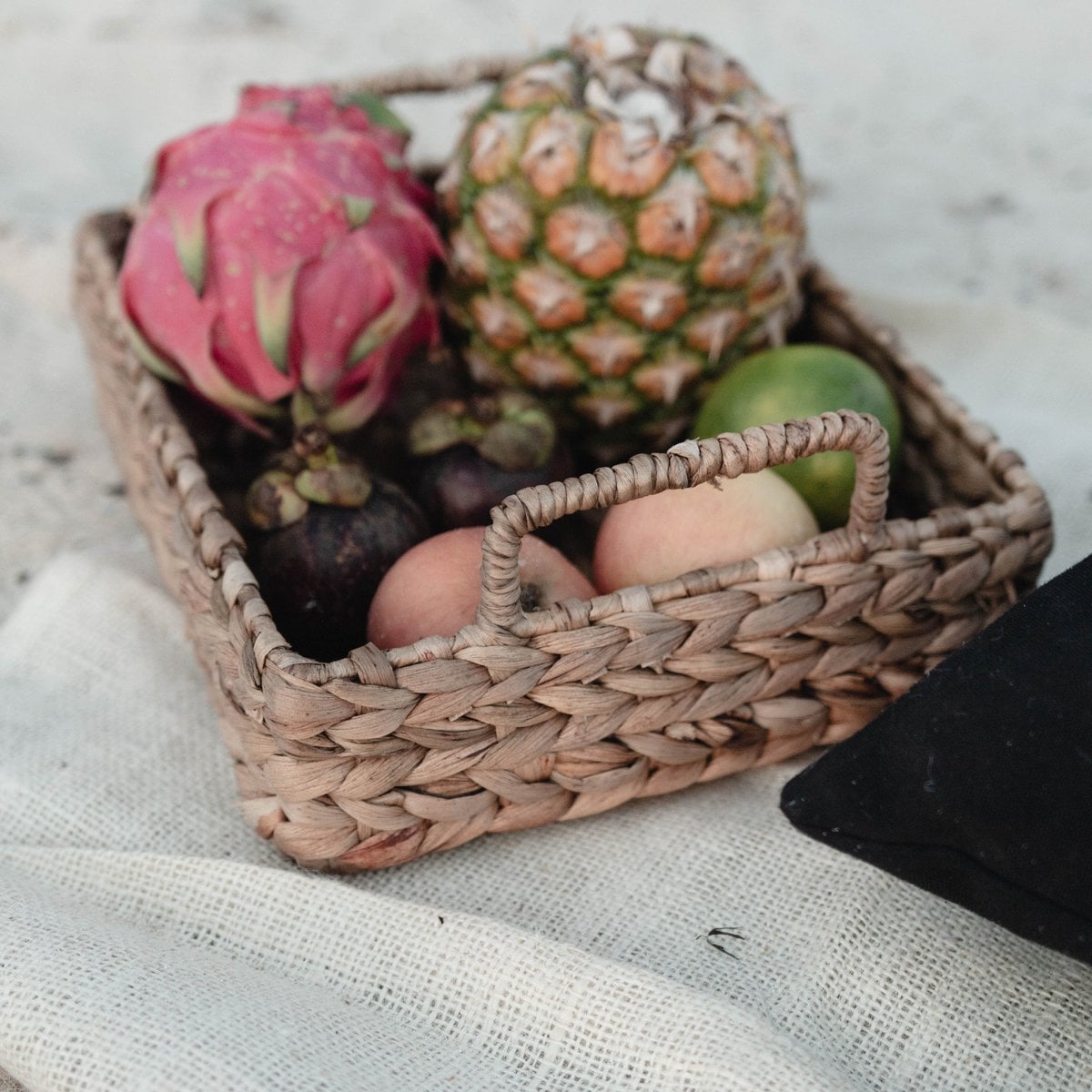 Water Hyacinth Tray BESAKIH – Handwoven Serving Tray, 3 Sizes